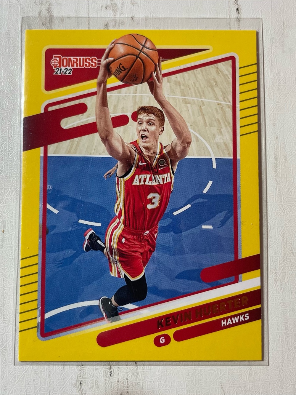 2021-22 Donruss Kevin Huerter Yellow Flood #4 Atlanta Hawks